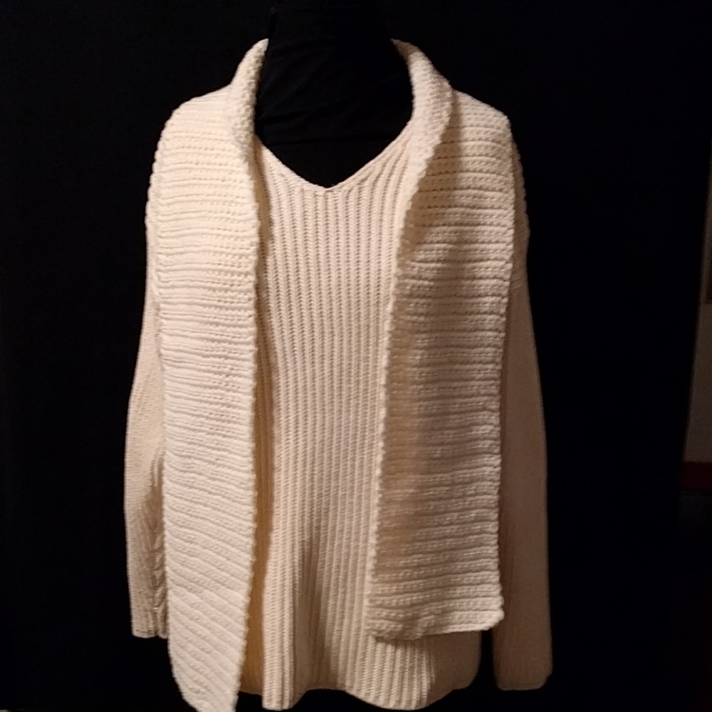 WOMEN'S SWEATER